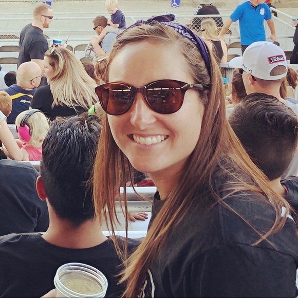 Meet your Posher, Vanessa - Picture 1 of 1